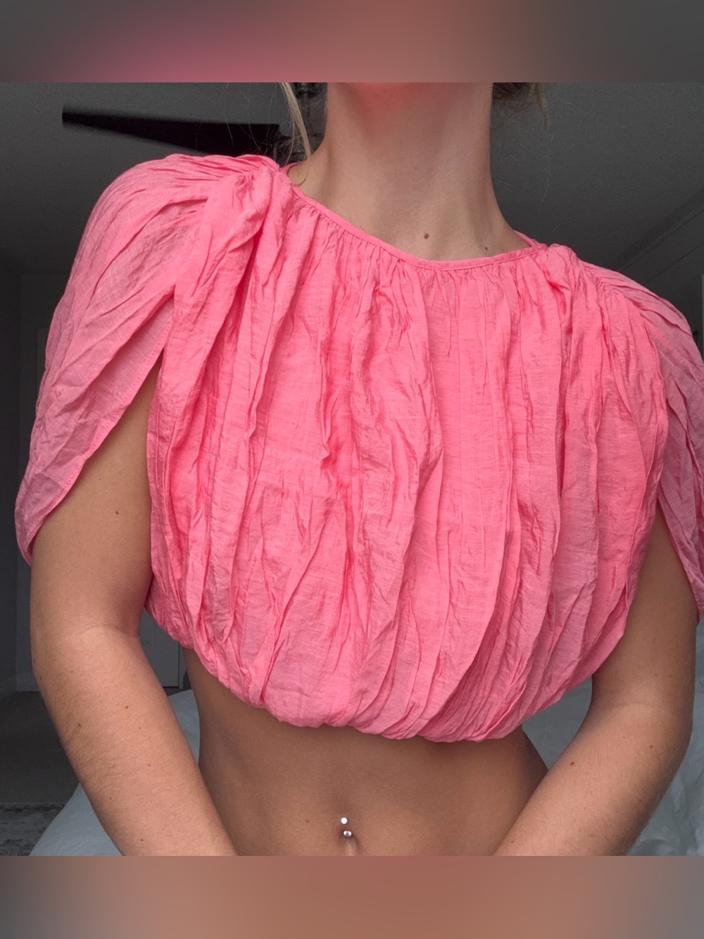 H&M Bubble Hem Crinkle Puff-Sleeve Crop Top in Pink